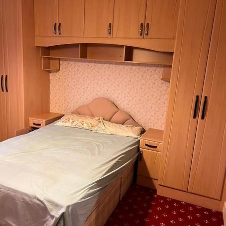 Whitby Road House Apartment Canvey Island Ngoại thất bức ảnh