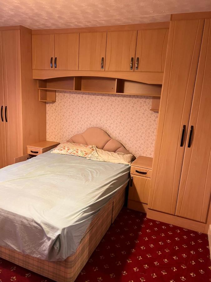 Whitby Road House Apartment Canvey Island Ngoại thất bức ảnh